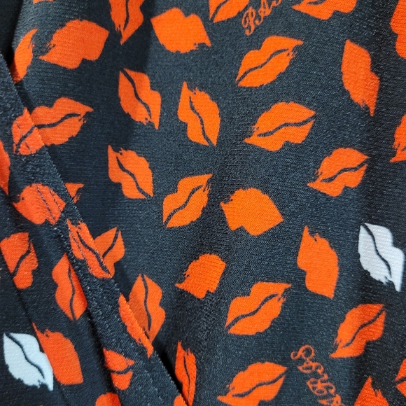 💙 Whimsical Lips Dress - Picture 3 of 3